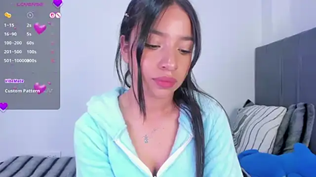 lillielover16 (F young) - suck dildo