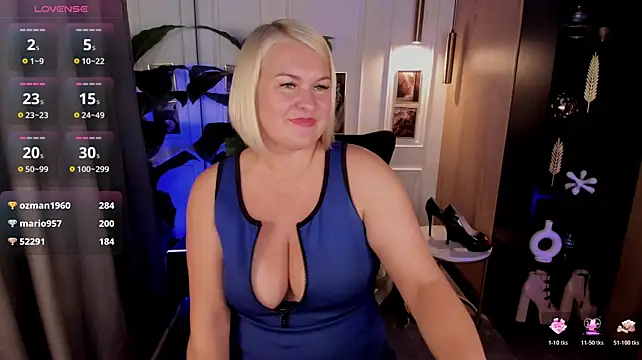 YolandaKiss live cam on StripChat
