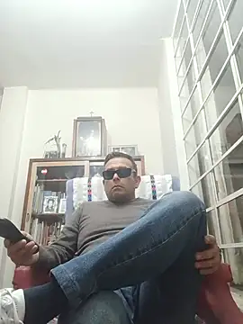 chicoguapo8 live cam on StripChat