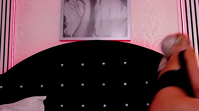 TaniaBliss webcam