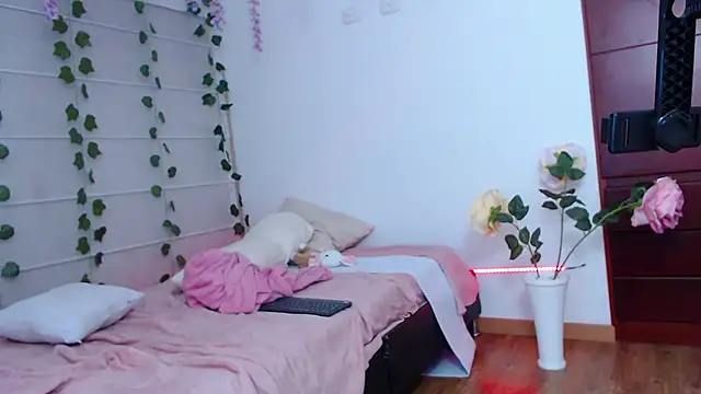 Sarabubbie live sex cam