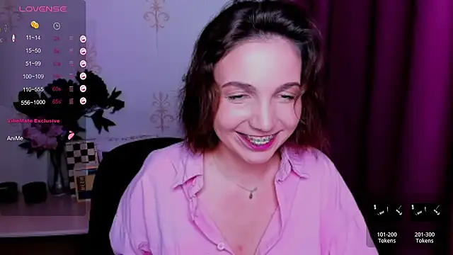 KindHazelHere_ live cam on StripChat