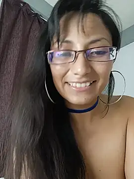 LucyCherry69 live cam on StripChat