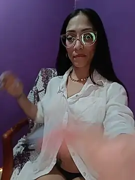 Aleskahot live cam on StripChat