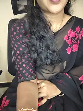 Cute-Smiely-Quee... Live Webcam on Stripchat