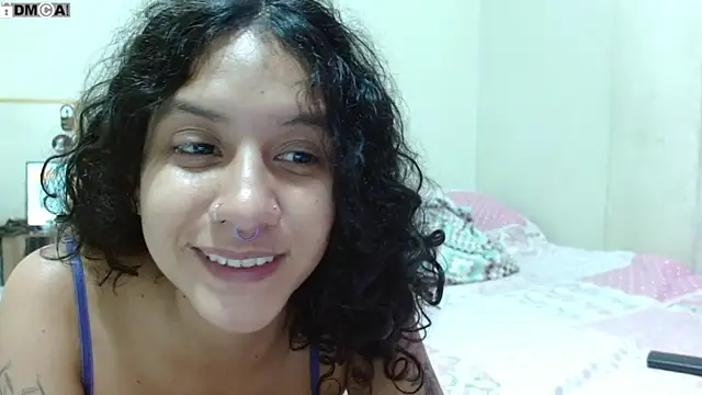 AlinaWoolf_ live cam on StripChat