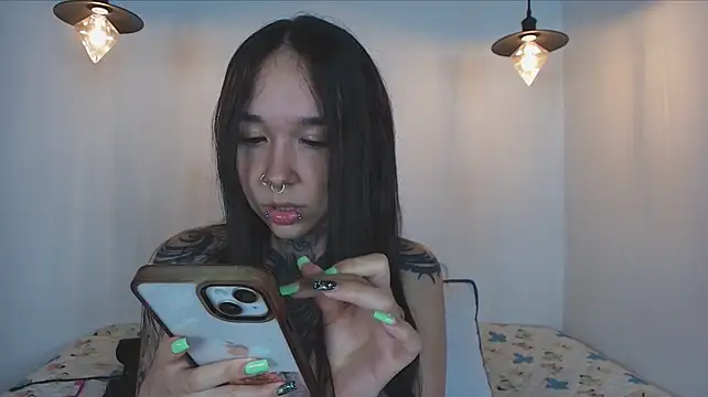 alien_eyes09 live cam on StripChat
