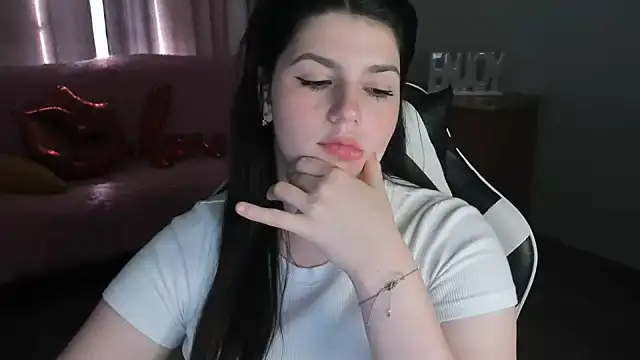 KisaModel live cam on StripChat