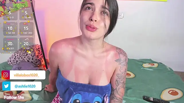MiaVillalobos live cam on StripChat