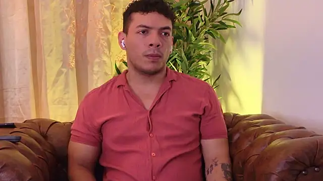 OliverWyse live cam on StripChat