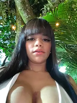 emma_bloomm live cam on StripChat