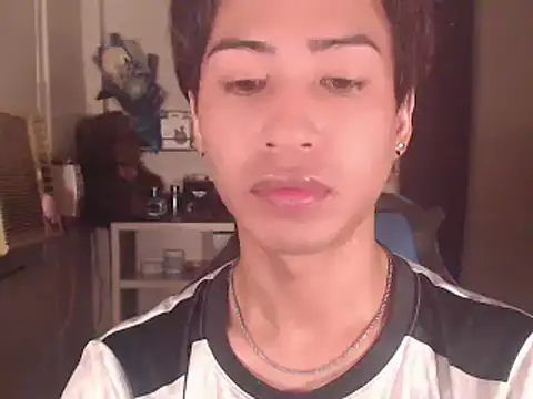 yukino23 (Ask my age) - no one likes me cause im ugly :(
