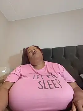 nancy111 (F milf) - Make me squit and cum on my toy