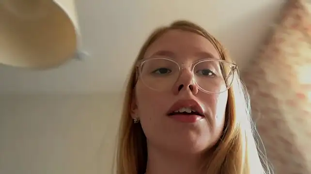 HoneyAudrey live room snapshot on Stripchat