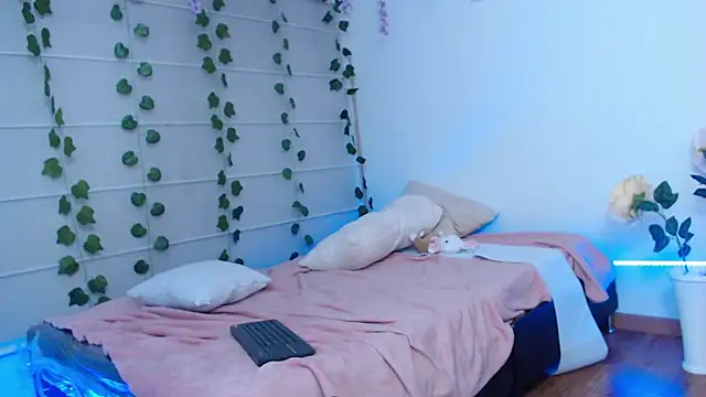 sarabubbie (Ask my age) - Get naked