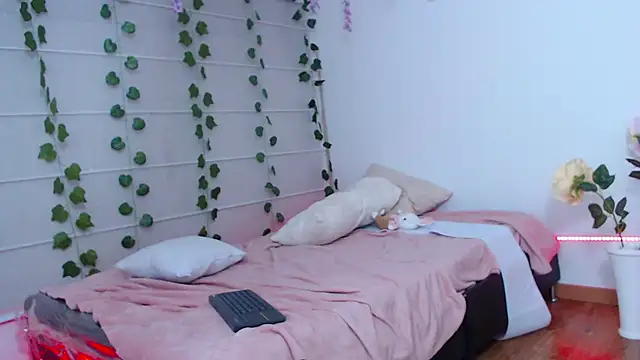 sarabubbie (Ask my age) - Get naked