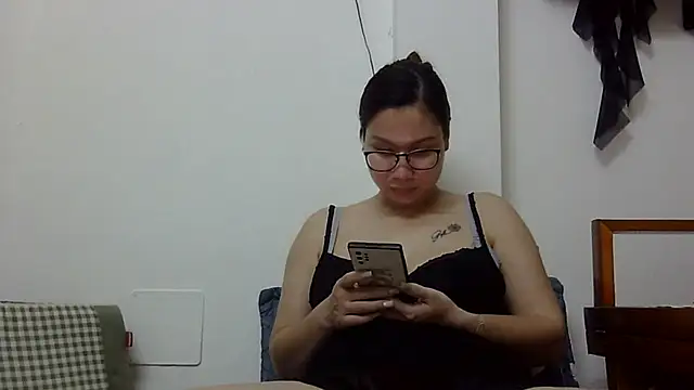 Kiko_sunflower live cam on StripChat