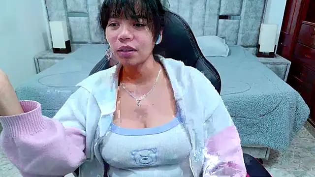 laureentt_ live cam on StripChat
