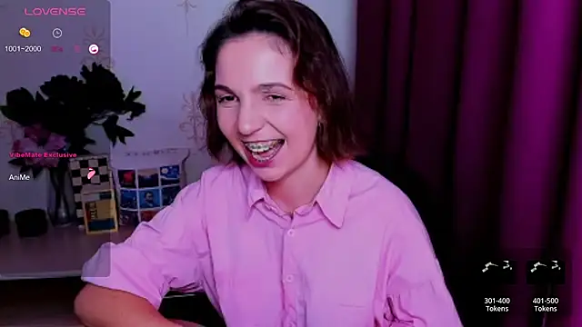 KindHazelHere_ live cam on StripChat