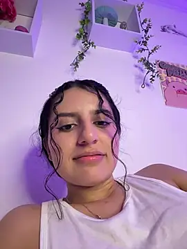 OhMySelenyx3 live cam on StripChat