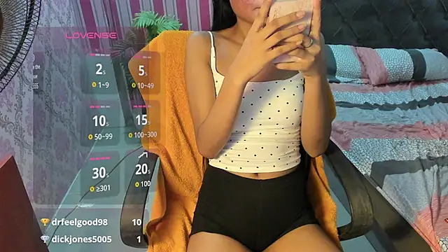 Mica_Jones live cam on StripChat