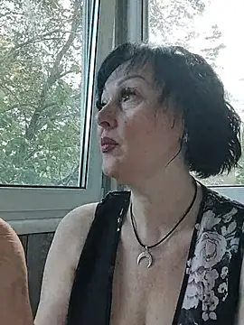 HelgaDennis live cam on StripChat