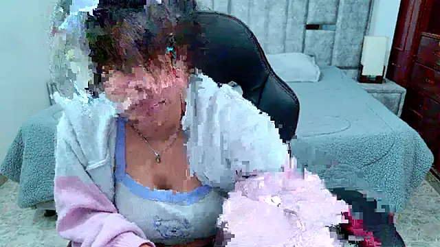 laureentt_ live cam on StripChat