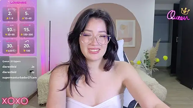 Eliih_01 live cam on StripChat