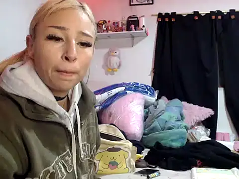 bunnyfoxxd live cam on StripChat