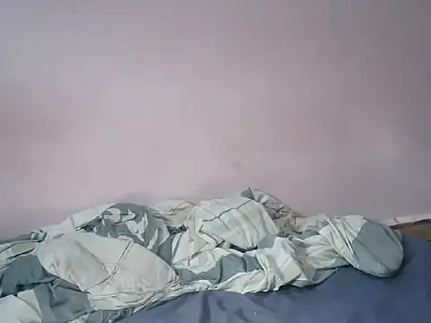 Squirty_pussie live cam on StripChat