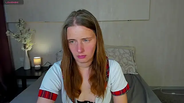 Kathrine-Meyer live cam on StripChat