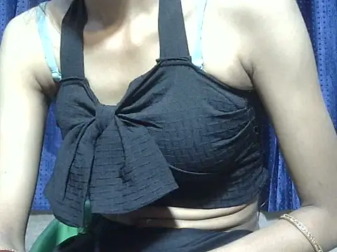 Thirsty_Moni webcam