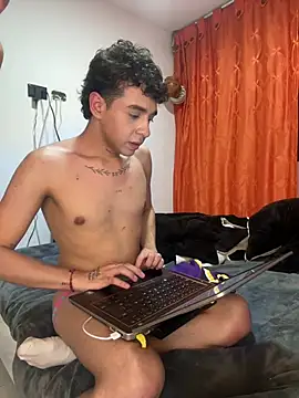 Yoskingg_moisest live cam