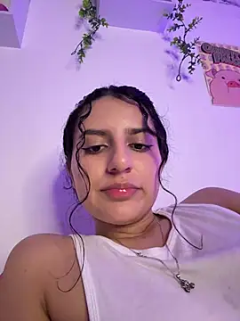 OhMySelenyx3 live cam on StripChat