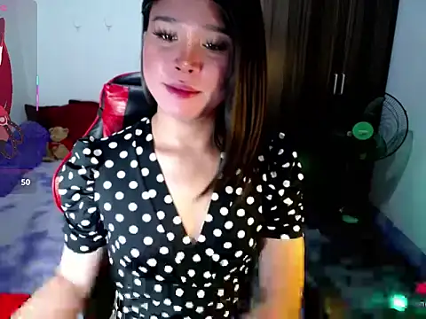 sofiathe1st live cam on StripChat