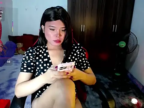sofiathe1st live cam on StripChat