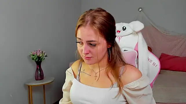 EllaBells live cam on StripChat