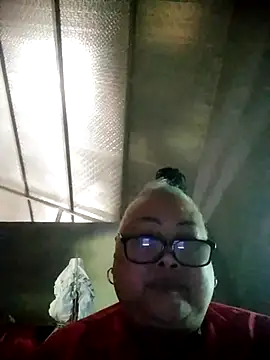 YourMomy- live cam on StripChat