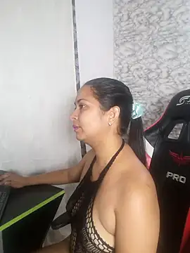 Zarinamoon 🐊 adult chat