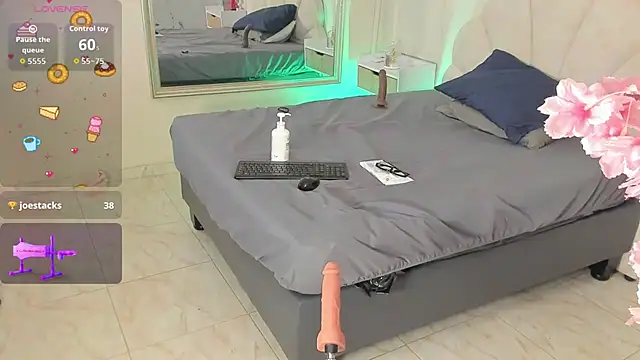 Candaceoweens live cam on StripChat