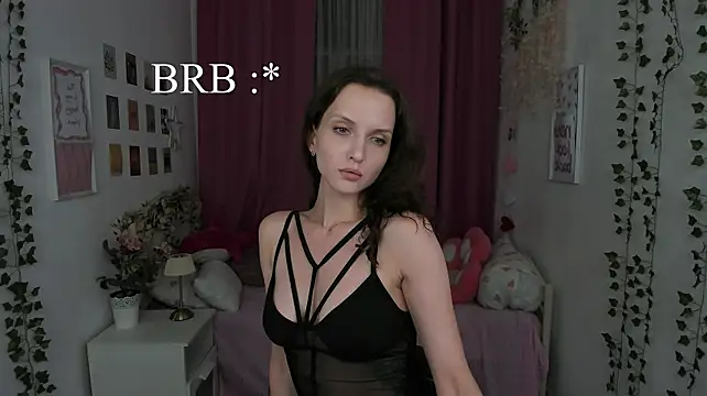 Ariadna_Shy live cam on StripChat