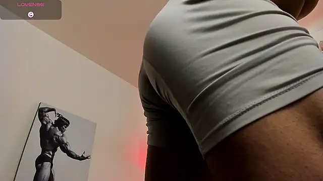 LiamReigns_ live cam on StripChat
