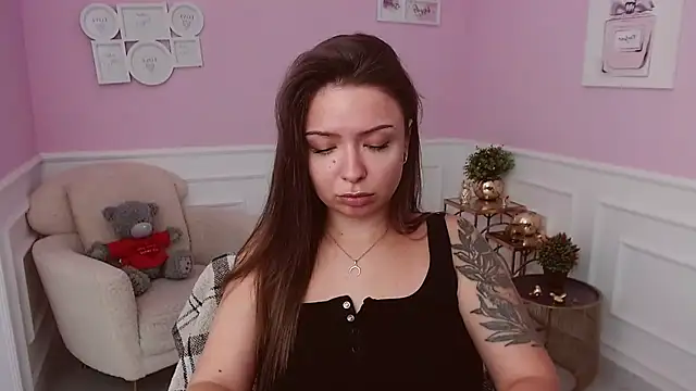 LucySkilar live cam on StripChat