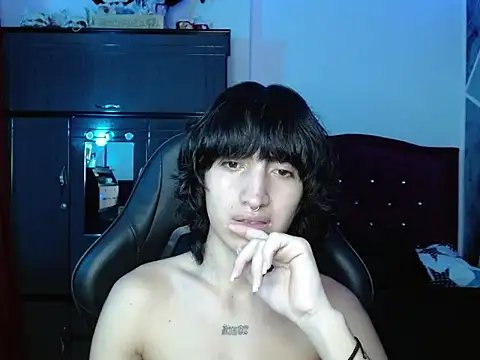 littlextreme live cam on StripChat