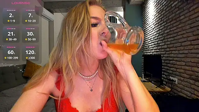 fifteenpoem live cam on StripChat