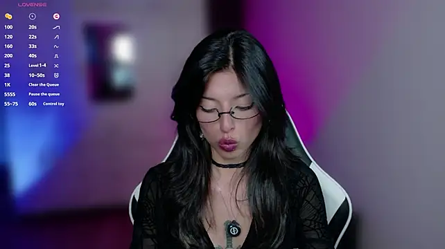 NanakoDollx live cam on StripChat