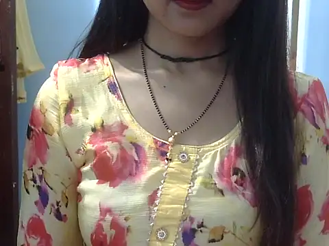 usha__004 live cam on StripChat