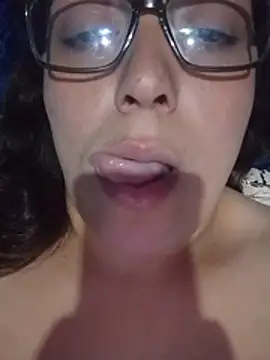 tudiablaxxx (F milf) - Mostrar tetas