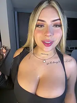 MiaWhitePink_ Live Webcam on Stripchat