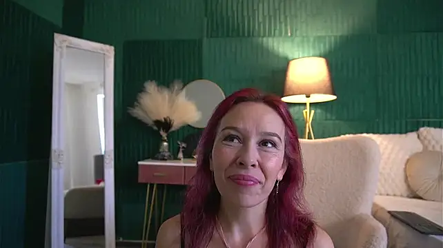 HaileyMoonn live cam on StripChat